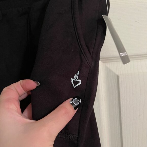 Torrid Womens NWT Black Mid Rise Everyday Patch Pocket Active Fleece Shorts 2X - Picture 5 of 10